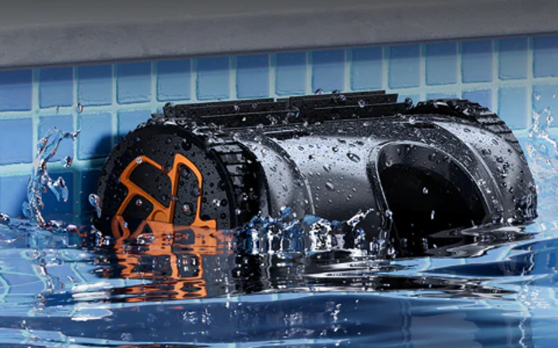 What Makes a Pool Cleaner More Effective on Pool Walls and Waterlines